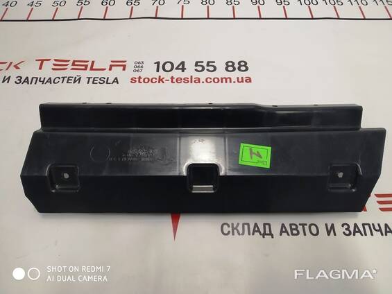 1009173-00-C Halterung hinten links für RWD-Teppichläufer Tesla Modell S, Modell S REST 10