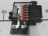 1013272-00-E Elektronischer Sicherungskasten für Tesla-Fahrzeuge. Eine Komponente, die die - photo 1