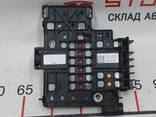 1013272-00-E Elektronischer Sicherungskasten für Tesla-Fahrzeuge. Eine Komponente, die die - photo 2