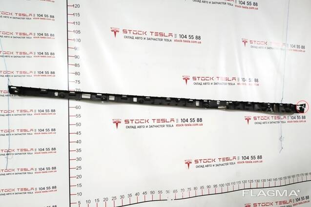 1046691-00-B x Rechte Kipphebelverkleidung mit Beschädigung Tesla Modell X 1046691-00-B