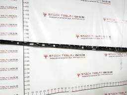 1046691-00-B x Rechte Kipphebelverkleidung mit Beschädigung Tesla Modell X 1046691-00-B