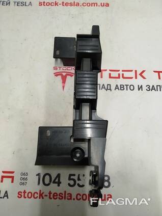 1059715-00-D Halterung, Bodenplatte, 2. Sitzreihe, links (6 Sitze) Tesla Modell X 1059715-
