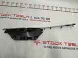 Türverkleidung vorne rechts Aluminiumleiste Tesla model S, model S REST 1051388-00-A - photo 1