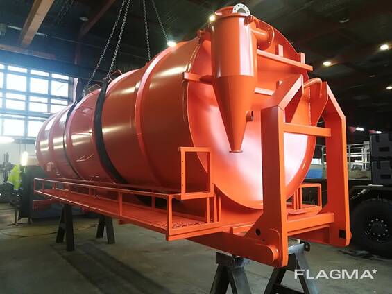 Htanks, hooklift platform, welded steel construction, frame hall.